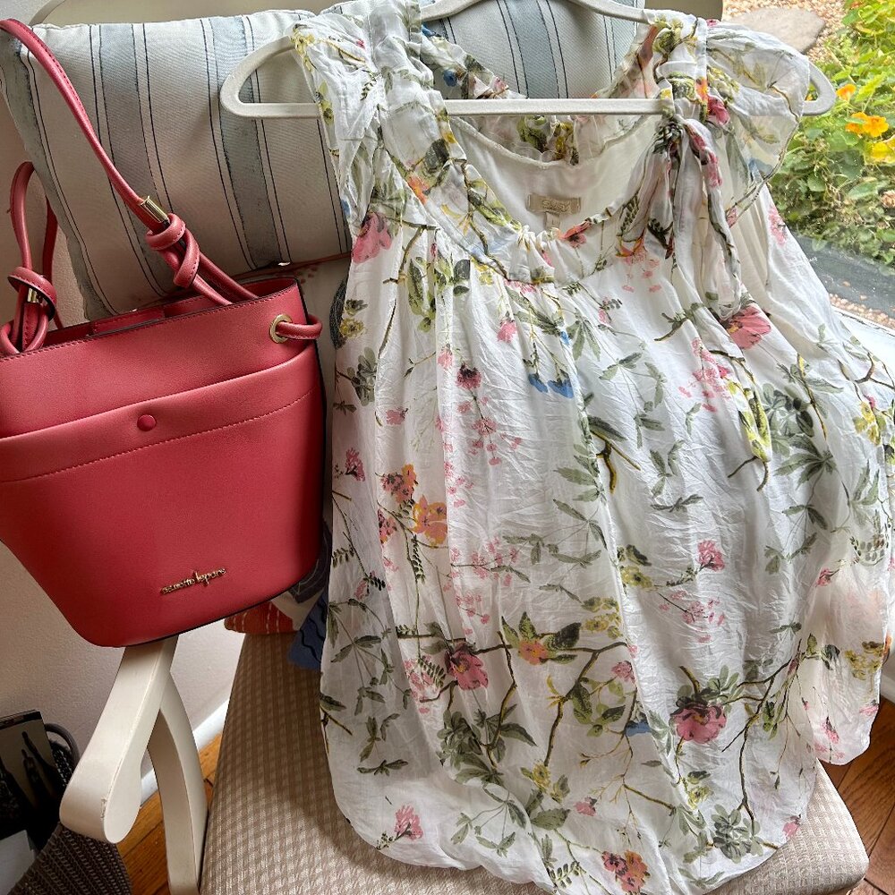 A spring/summer flowy blouse🦋